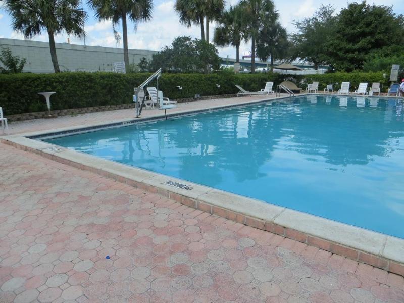 Ramada Downtown Orlando Hotel Exterior photo